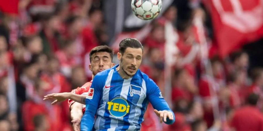 Mathew Leckie (v) wird diese Saison nicht mehr für Hertha BSC spielen. Foto: Soeren Stache