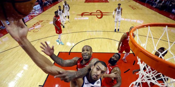 NBA - Capela gewinnt Schweizer Duell gegen Sefolosha