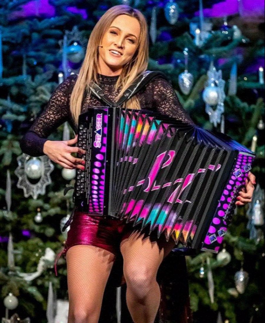 Helene Fischer wird am Konzert in Österreich von Melissa Naschenweng unterstützt.