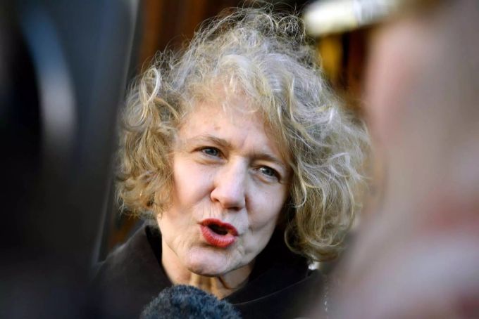 Die Zürcher Stadtpräsidentin Corine Mauch nach der Abdankungsfeier.