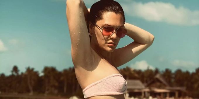 Da fehlt ein «O» - Jessie J erklärt Schreibfehler in ihrem Hüft-Tattoo