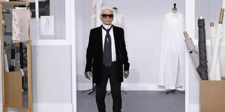 Karl Lagerfeld bei der Präsentation der Herbst/Winter-Kollektion 2016/2017 für Chanel in Paris. Foto: Ian Langsdon