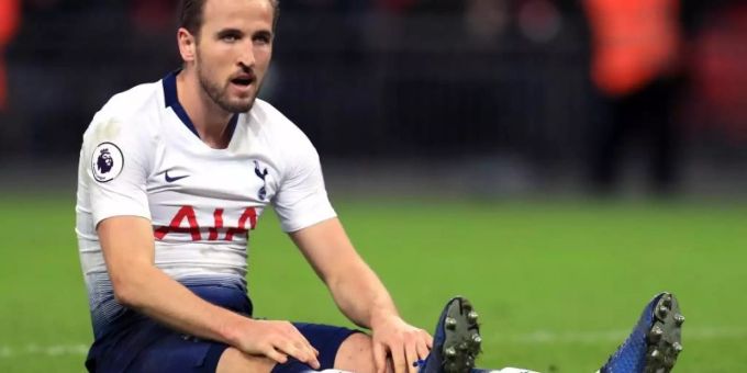 Trotz seines Treffers verliert Tottenham in Burnley: Harry Kane sitzt auf dem Spielfeld. Foto (Archiv): Mike Egerton/PA Wire Foto: Mike Egerton Trotz seines Treffers verliert Tottenham in Burnley: Harry Kane sitzt auf dem Spielfeld. Foto (Archiv): Mike Egerton/PA Wire Foto: Mike Egerton