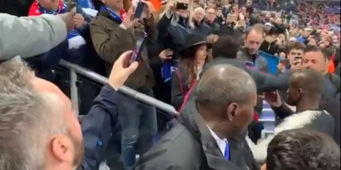 Aus Frust - Neymar schlägt nach Cup-Niederlage einen Fan