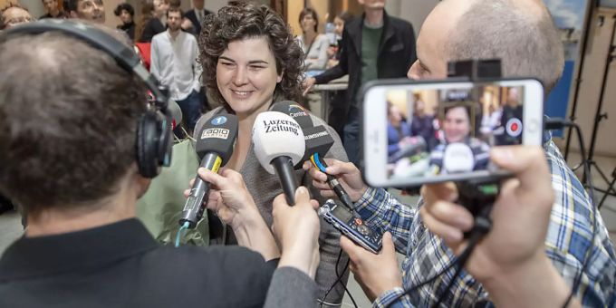 Trotz Niederlage im Zentrum des medialen Interesses: Korintha Bärtsch (Grüne) hat es im zweiten Wahlgang der Luzerner Regierungsratswahlen nicht geschafft, sich gegen die bisherigen Paul Winiker (SVP) und Marcel Schwerzmann (parteilos) durchzusetzen. Trotz Niederlage im Zentrum des medialen Interesses: Korintha Bärtsch (Grüne) hat es im zweiten Wahlgang der Luzerner Regierungsratswahlen nicht geschafft, sich gegen die bisherigen Paul Winiker (SVP) und Marcel Schwerzmann (parteilos) durchzusetzen.