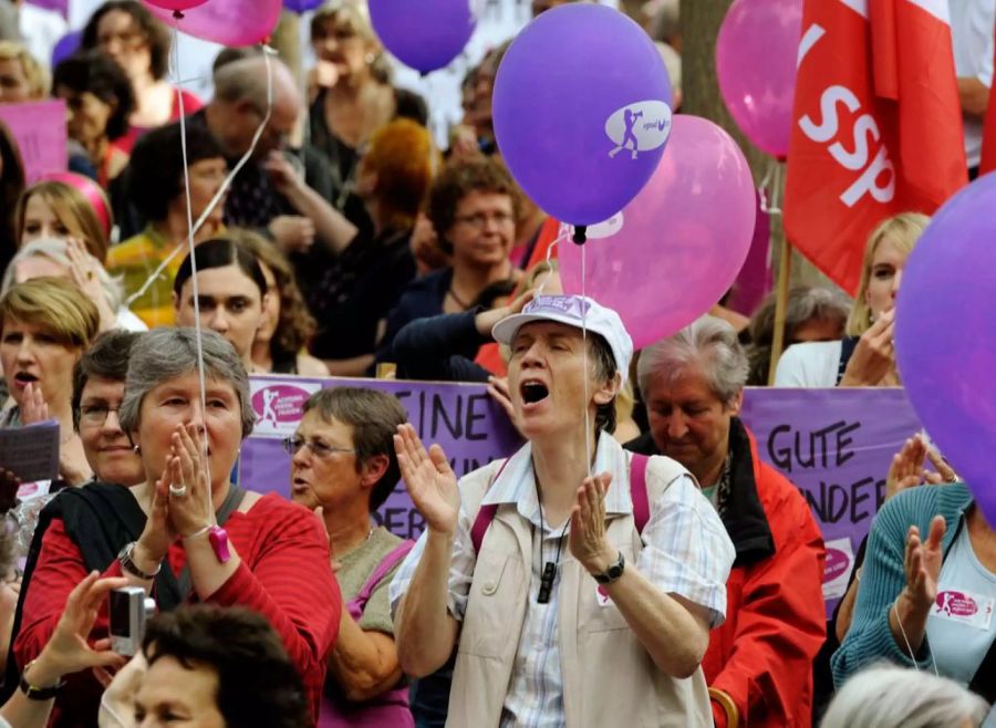 In der ganzen Schweiz standen Frauen für die Gleichstellung auf die Strasse. Dies soll auch am 14. Juni wieder geschehen.