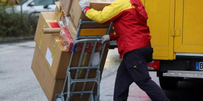 Die Deutsche Post hat weltweit rund 520'000 Mitarbeiter, davon 220'000 in Deutschland. (Archivbild) Deutsche Post