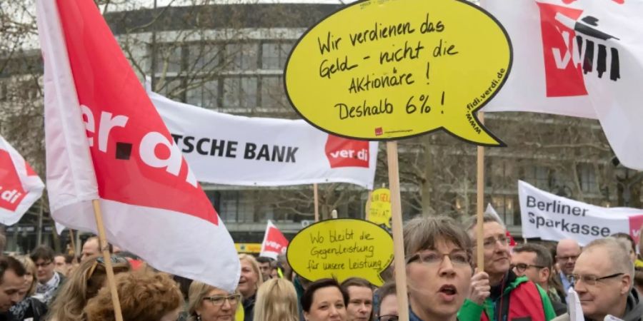 Bankangestellte fordern mehr Lohn