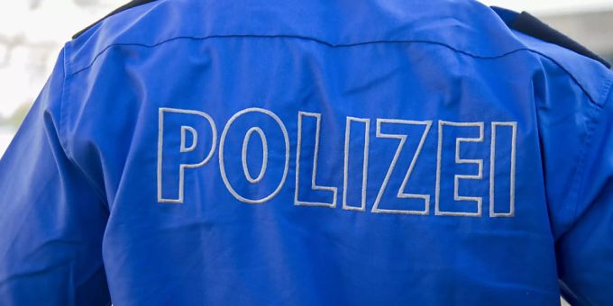 Ein Unfall eines E-Trottinetts mit einem Tram hat am Freitagabend in Basel zwei Verletzte gefordert. (Symbolbild) Ein Unfall eines E-Trottinetts mit einem Tram hat am Freitagabend in Basel zwei Verletzte gefordert. (Symbolbild)