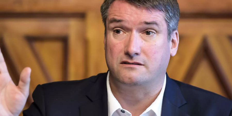 Christian Levrat, SP-Parteipräsident, spricht während einer Medienorientierung zur Konsultation zum Entwurf des institutionellen Rahmenabkommens Schweiz - EU, am Freitag im Bundeshaus in Bern.
