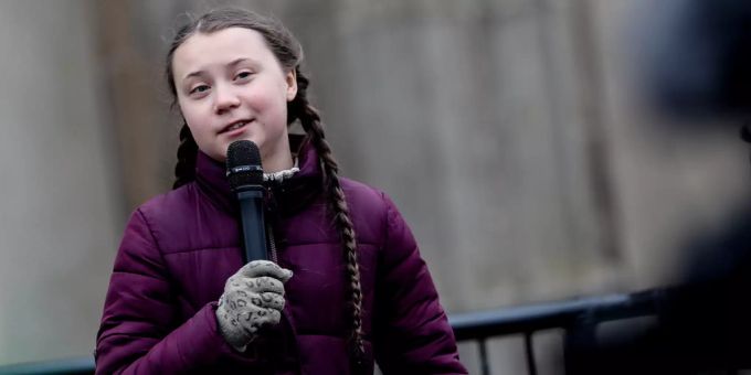 Die schwedische Klimaaktivistin Greta Thunberg (16) spricht vor dem Brandenburger Tor in Berlin. Greta Thunberg Klimastreik