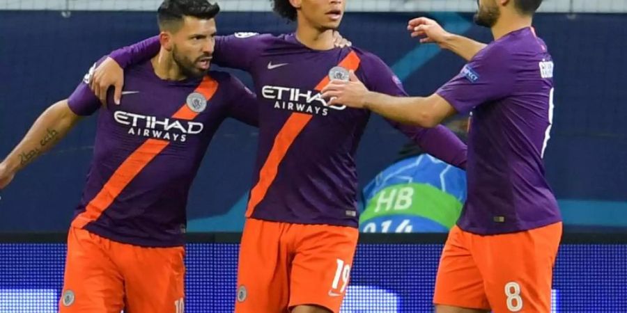 Zwei DFB-Stars im ManCity-Trikot: Leroy Sané (M) und Ilkay Gündogan (r). Foto: Uwe Anspach