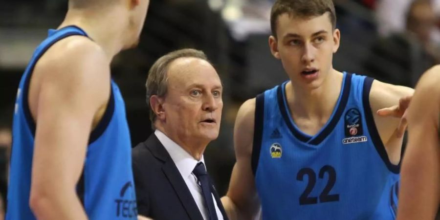 ALBA-Trainer Aito Garcia Reneses setzt auf junge Spieler wie Franz Wagner (r). Foto: Andreas Gora