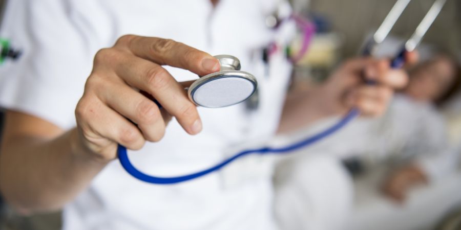 Fehlt das Pflegepersonal, sterben Menschen. Das zeigt eine neue Untersuchung aus Deutschland. (Symbolbild)