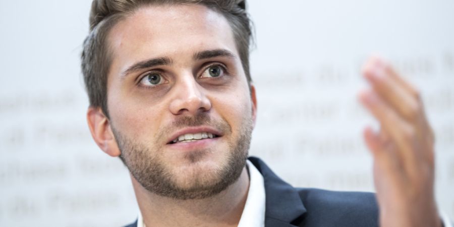 In Anspielung auf seinen Namen hat GLP-Regierungsratskandidat Tobias Vögeli 350 Kraniche für seinen Wahlkampf gefaltet. (Archivbild)