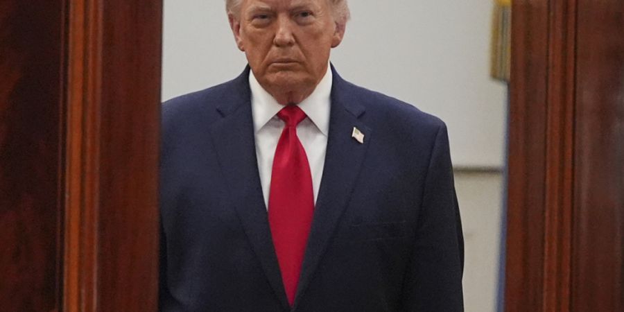 US-Präsident Donald Trump kündigte am Donnerstag für die Einfuhr patentgeschützter Medikamente in die USA Zölle von bis zu 100 Prozent an. (Archivbild)