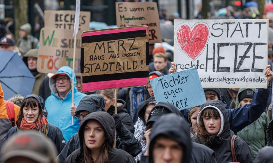 Es gab in mehreren deutschen Städten Demonstrationen, bei denen mehrere tausend Menschen für Vielfalt und gegen Rassismus demonstrierten. (Archivbild)