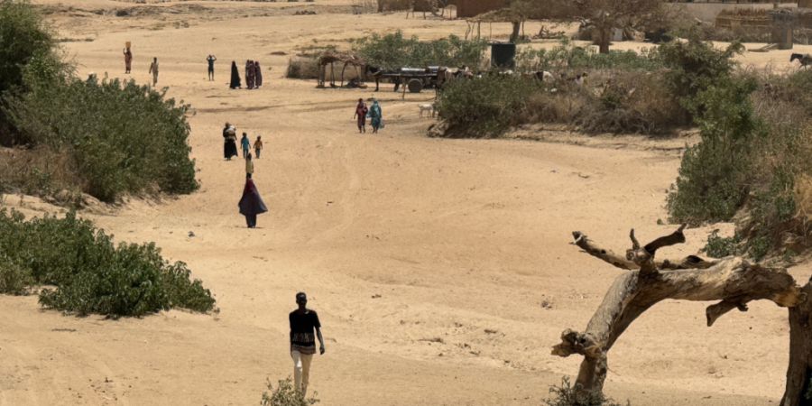 ARCHIV - Blick auf das Flüchtlingslager Aboutengé im Osten des Tschad. Hier haben rund 47.000 Menschen aus der sudanesischen Region Darfur Zuflucht vor dem Bürgerkrieg im Sudan gefun...