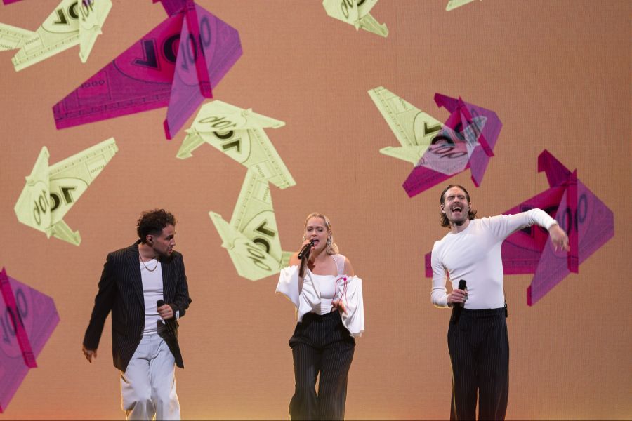 Vergangene Woche trat das Mundart-Pop Duo mit Sängerin To Athena (auch Teil der aktuellen Staffel «Sing meinen Song») bei den Swiss Music Awards im Zürcher Hallenstadion auf.