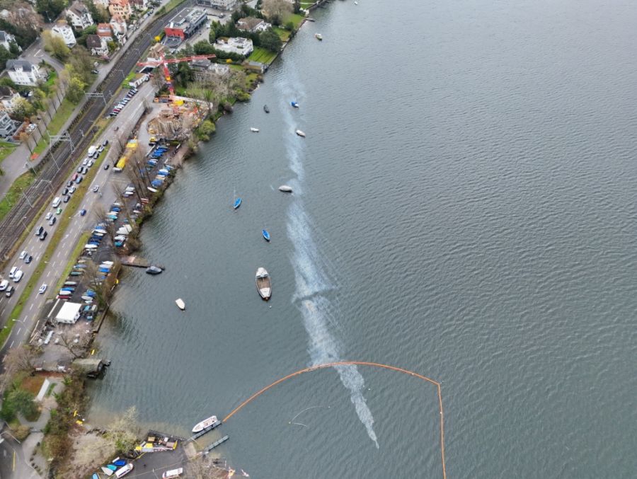 Aus der Vogelperspektive ist der Ölteppich gut erkennbar.