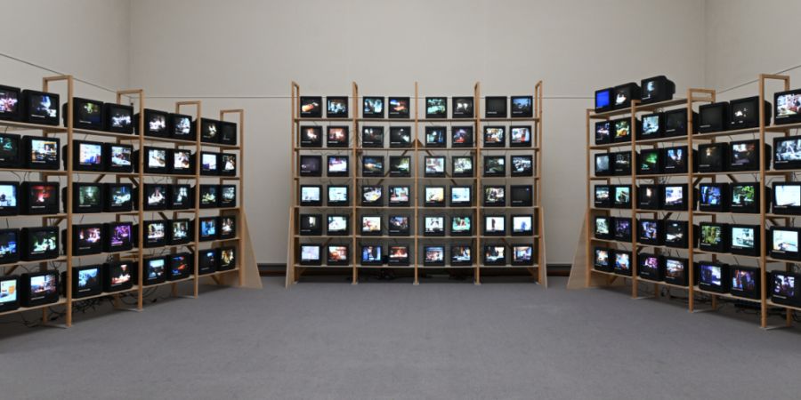 Die «Solo-Szenen» von Dieter Roth flimmern über 131 Bildschirme.