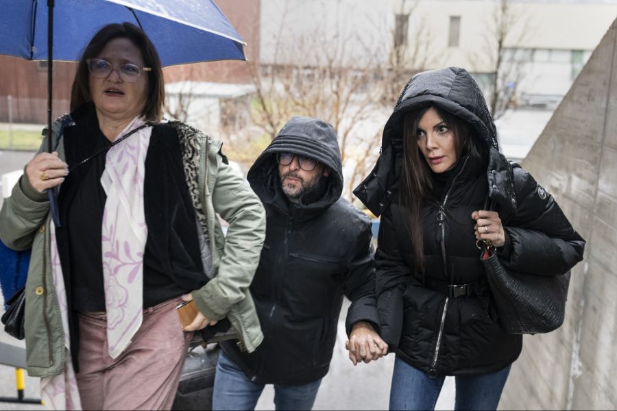 Angehörige der Brandopfer attackierten Jessica Moretti und ihren Ehemann verbal heftig.