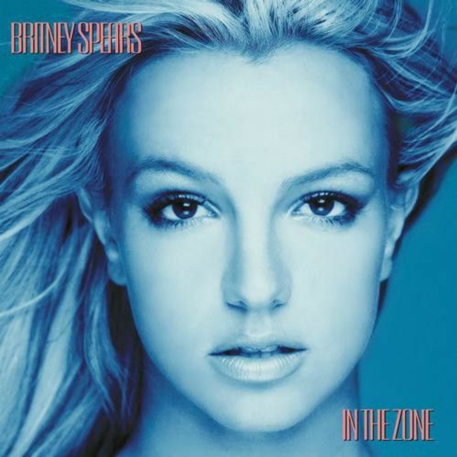 «In the Zone» (2003) Mit diesem Album löste sich Britney vom Teenie-Image und zeigte eine reifere, provokantere Seite.