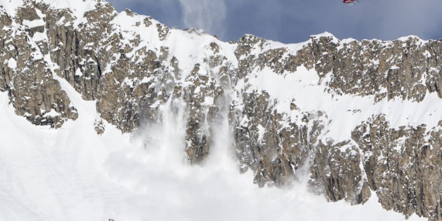 Im Kanton Wallis hat sich die Lawinengefahr zugespitzt. (Symbolbild)