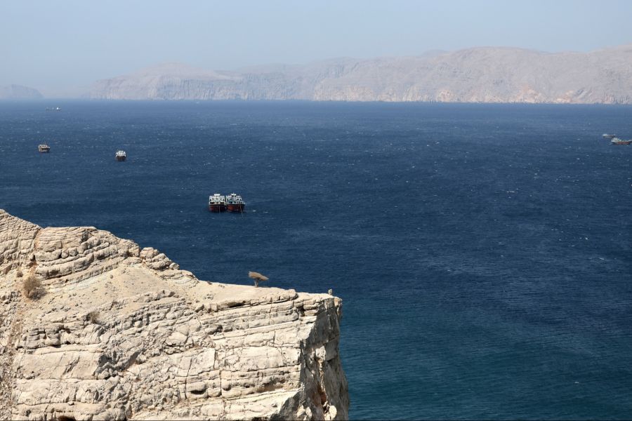 Der Iran lässt den internationalen Schiffsverkehr durch die Strasse von Hormus wieder zu und sichert sich im Gegenzug Zugeständnisse der USA.