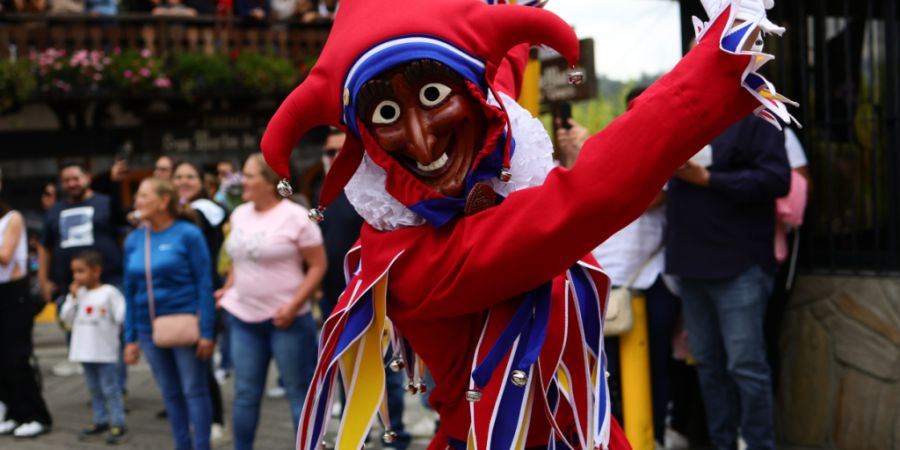 dpatopbilder - Beim Deutsch-Venezolanischen Festumzug im Rahmen der Karnevalsfeiern in Colonia Tovar ziehen Jokilis durch die Straßen. Seit den frühen 1960er Jahren findet das Fest st...