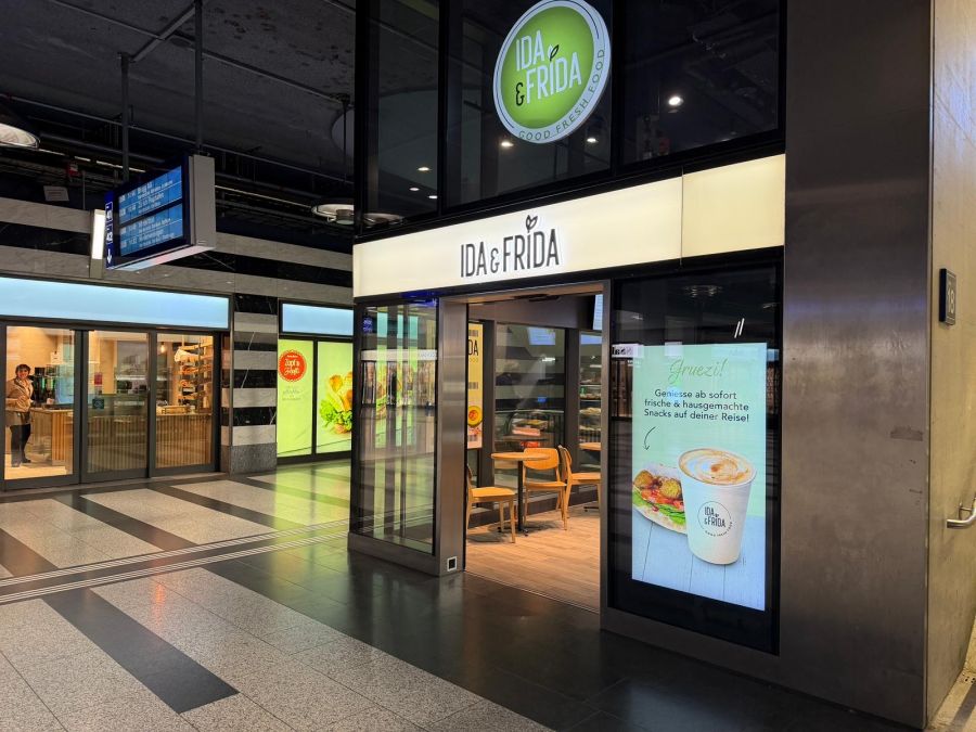 Aufschläge für die Konsumation vor Ort sind zudem unüblich. Im Zürcher Hauptbahnhof geben weder der Take-away «Ida & Frida» ...
