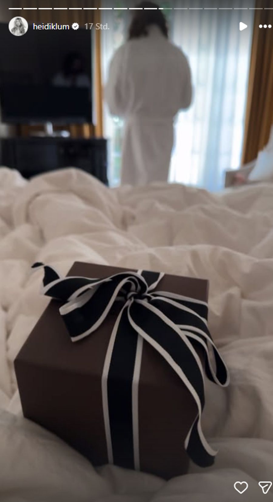 Natürlich dürfen an dem besonderen Tag auch Geschenke nicht fehlen.