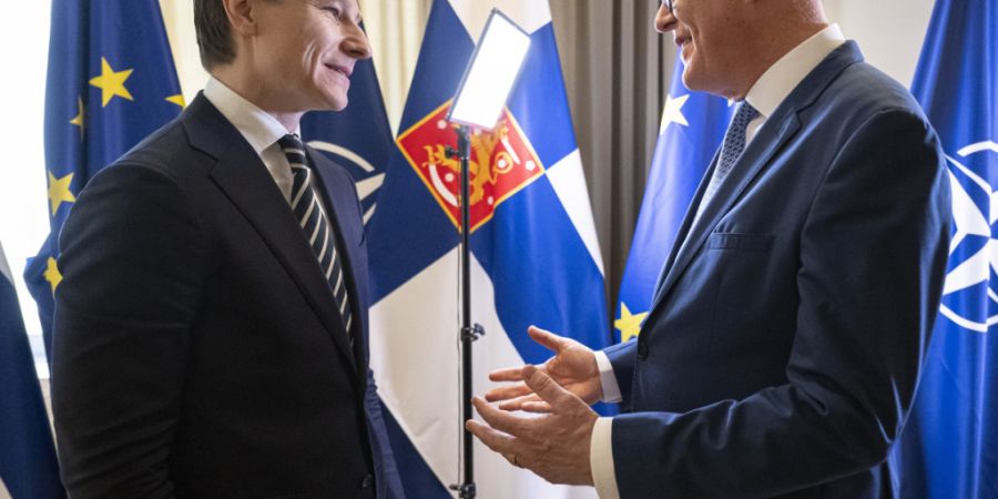 Verteidigungsminister Martin Pfister (rechts) hat sich in Helsinki mit seinem finnischen Amtskollegen Antti Häkkänen ausgetauscht. Im Zentrum stand die europäische Sicherheitslage.