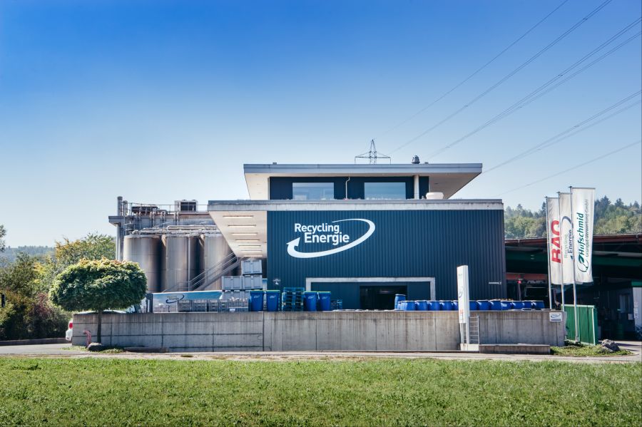 Schweizer Recycling-Unternehmen kämpfen immer häufiger mit Altfett-Diebstählen.