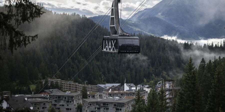 Die Vermögensübertragung der Weissen Arena Bergbahnen ist abgeschlossen. Um ausländische Investoren zu verhindern, zahlten die Gemeinden Flims, Laax und Falera gemeinsam 50 Millionen...