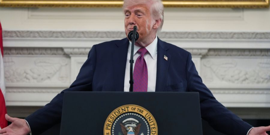 US-Präsident Donald Trump spricht während einer Veranstaltung für NCAA-Meister im State Dining Room des Weißen Hauses, in Washington. Foto: Alex Brandon/AP/dpa
