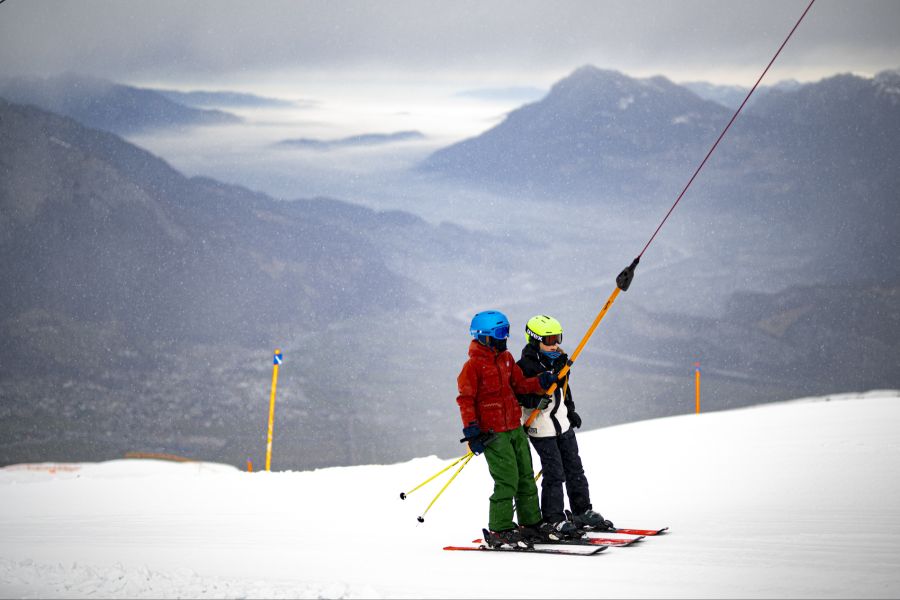 Viele Wintersportler machen sich derweil Sorgen um geplante Skiferien im März. Bleibt der Schnee noch liegen?