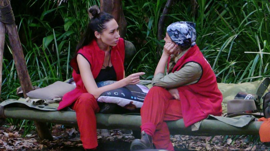 Samira (links) wurde von ihrem Mann Serkan betrogen. Er ging mit Eva (rechts) fremd.