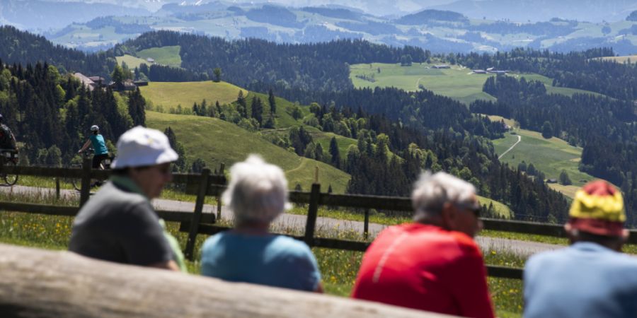 Wanderbusse bringen im Sommer Ausflügler auf die Lüderenalp im Emmental. Solche saisonalen Busangebote erfreuen sich grosser Beliebtheit. (Archivbild)