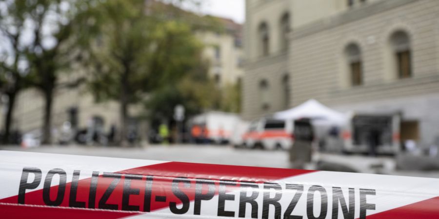 Aus Angst vor erneuten Ausschreitungen hat die Berner Polizei den Bundesplatz abgeriegelt. (Archivbild)