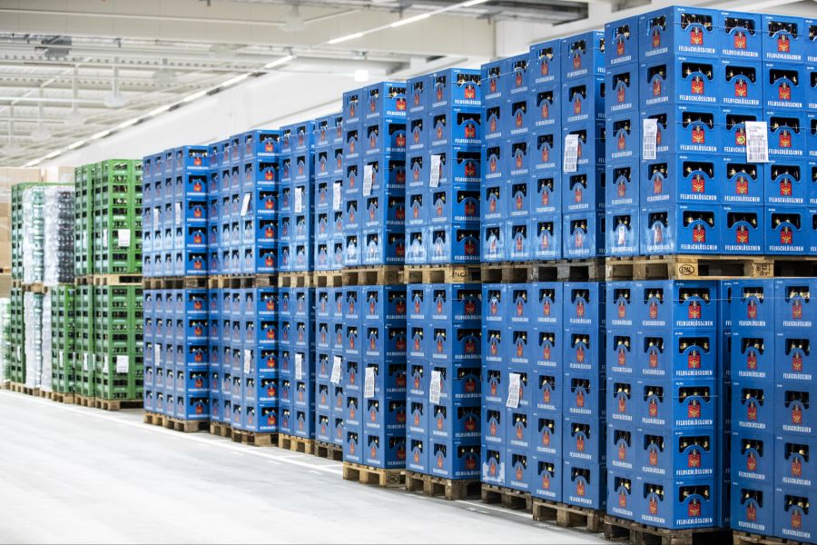 Die Migros-Gruppe wird vorerst nicht mit Bier der Brauerei Feldschlösschen beliefert. (Archivbild)