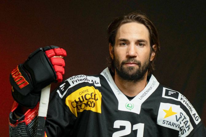 Simon Moser SLAPSHOT