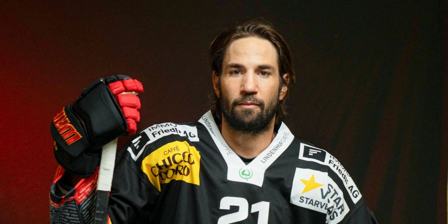 Simon Moser SLAPSHOT