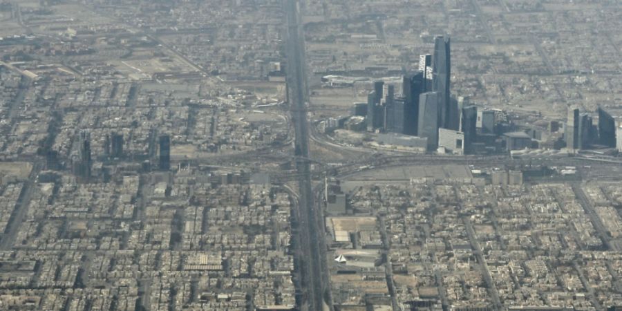ARCHIV - Luftaufnahme der Stadt Riad in Saudi-Arabien (Aufnahme aus einem Flugzeug). Foto: Elisa Schu/dpa