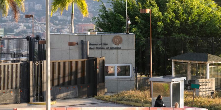 ARCHIV - Die US-Botschaft in Caracas. Foto: Matias Delacroix/AP/dpa