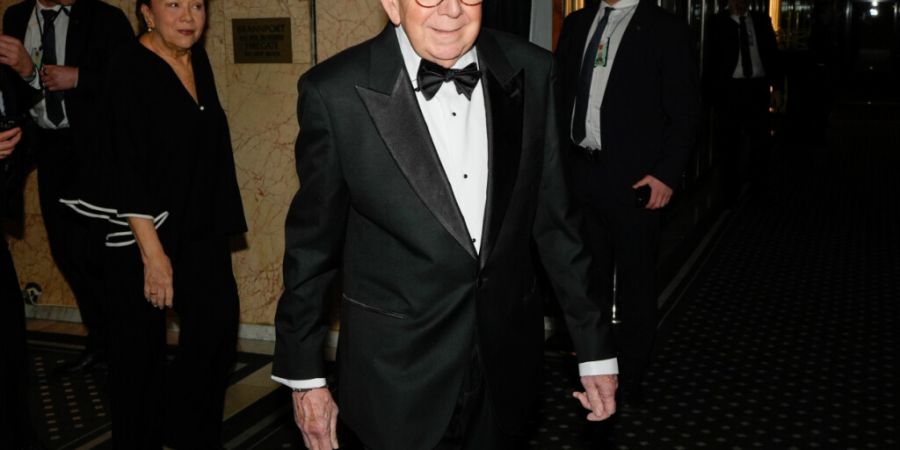 ARCHIV - Der Präsidentschaftskandidat der venezolanischen Opposition für die Präsidentschaftswahlen 2024, Edmundo González, kommt zum Nobel-Bankett im Grand Hotel, nach der Verleihu...