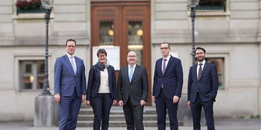 Der Glarner Regierungsrat mit Christian Marti, Marianne Lienhard, Kaspar Becker, Markus Heer und Thomas Tschudi.