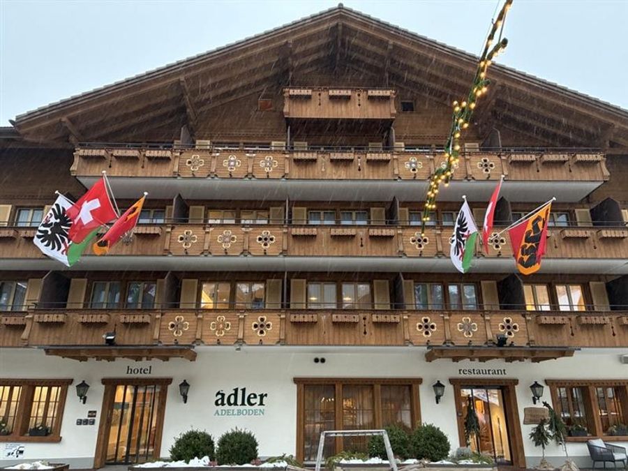 Das ist das Hotel Adler in Adelboden. Hier ist das österreichische Ski-Team untergebracht.