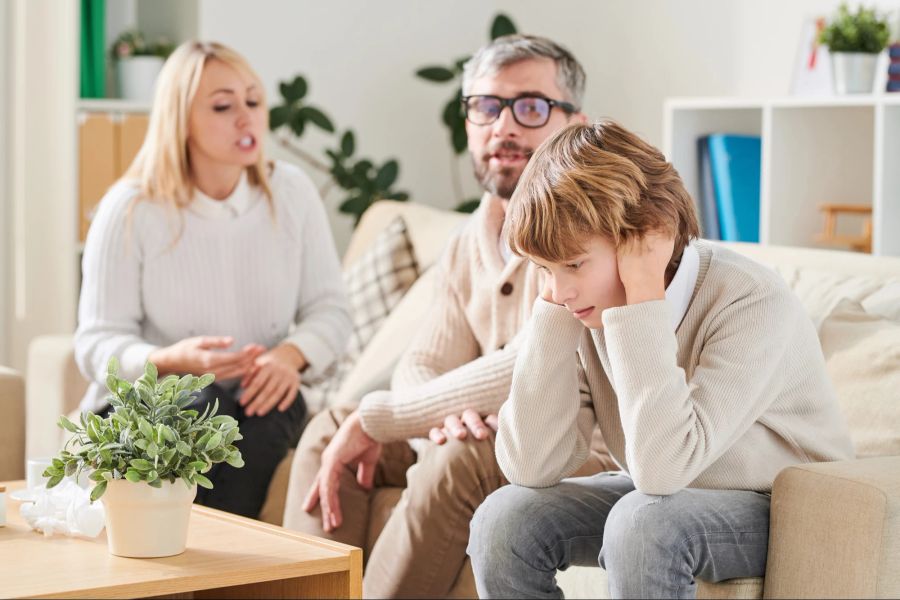 Eltern, Teenager-Sohn, Streit