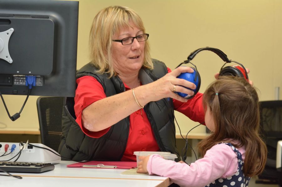 Spielaudiometrie kleines Mädchen